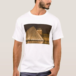 Camiseta Francia, París. El Louvre al anochecer. Crédito 2