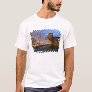 Camiseta Francia, París. El Louvre al anochecer. Crédito 3