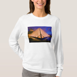 Camiseta Francia, París. El museo del Louvre al anochecer. 