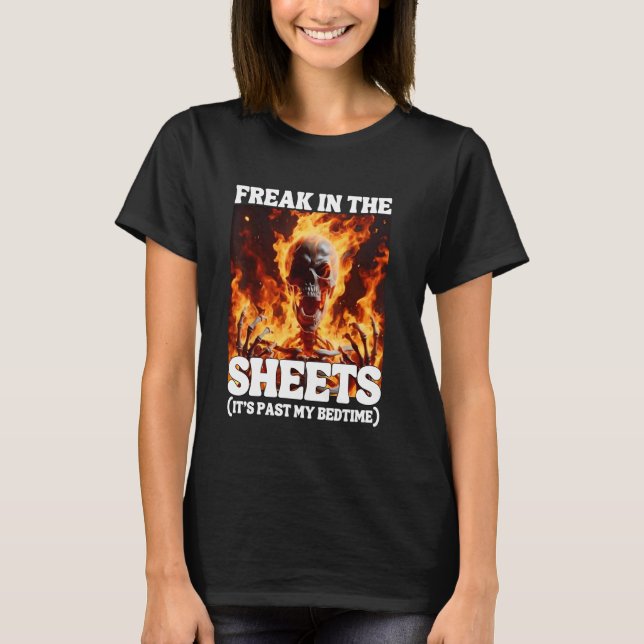Camiseta Freak In The Sheets Funny Cringe Hard Skeleton Mem (Anverso)