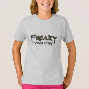 Camiseta "Freaky Vibes Only"-dgn1 de Maaya Prints, para Niñ