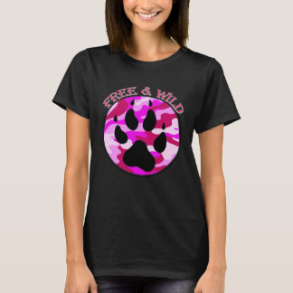 Camiseta Free & Wild pink camo wolf paw by Mortal Designs