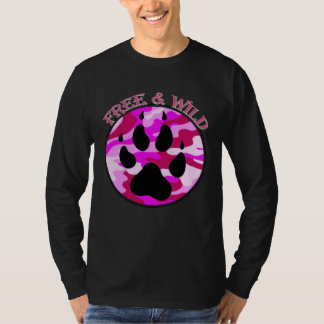 Camiseta Free & Wild pink camo wolf paw by Mortal Designs