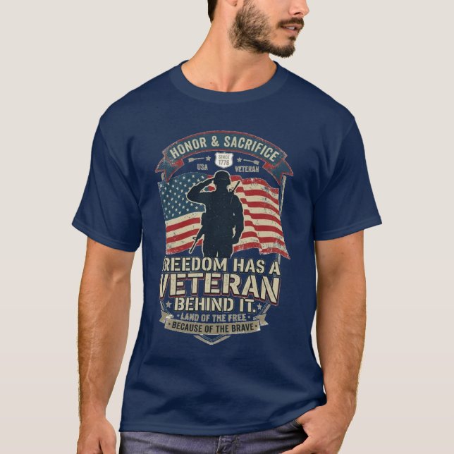 Camiseta Freedom Has a Veteran Behind It Patriotic Veteran (Anverso)
