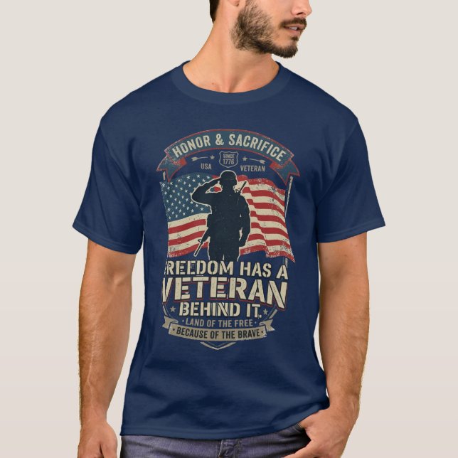 Camiseta Freedom Has a Veteran Behind It Patriotic Veteran  (Anverso)