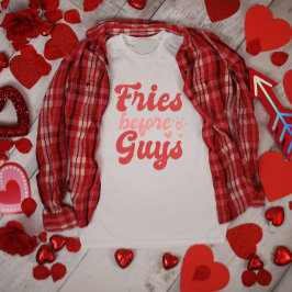 Camiseta Fries delante de chicos El día de San Valentín