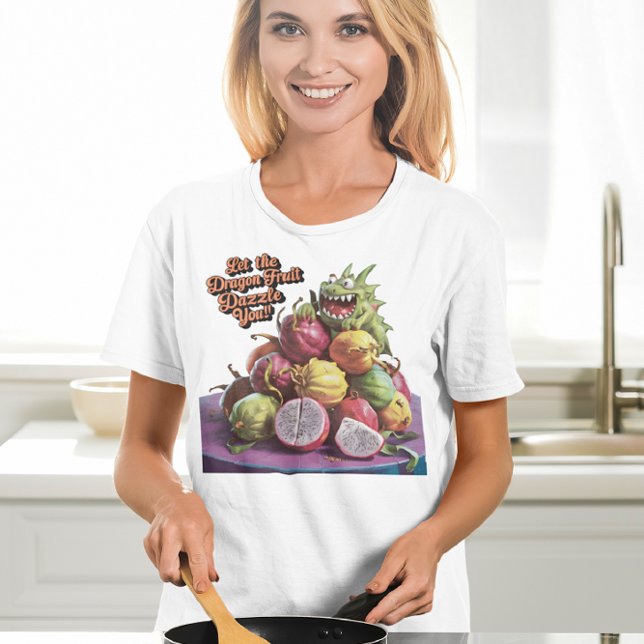 Camiseta Fruta de dragón exótica decorando mesa de madera (Subido por el creador)