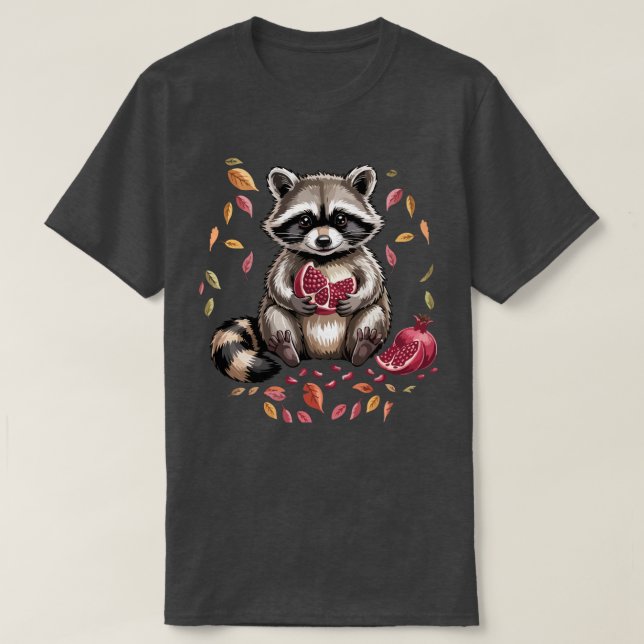 Camiseta Frutas Retro de Otoño | Mapache Comiendo Granada A (Diseño del anverso)