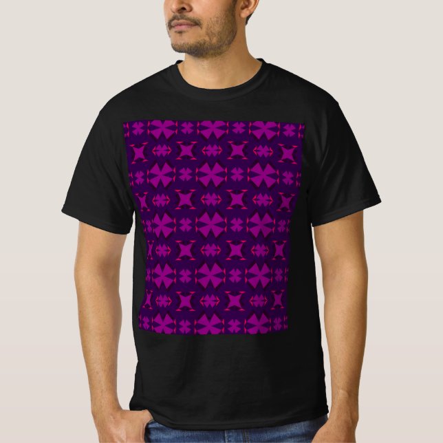 Camiseta Fuchsia Geotech: A Vibrant Abstract Geometric Text (Anverso)