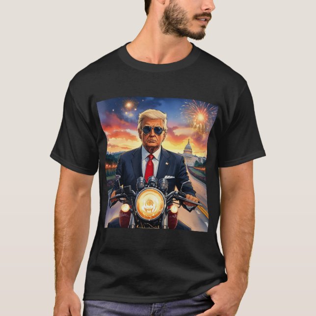 Camiseta Fuego de Donald Trump montando motocicleta en el C (Anverso)