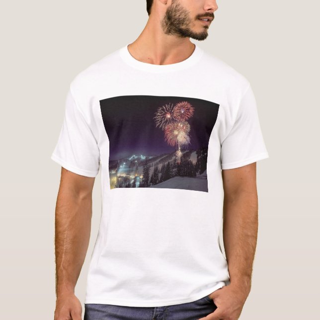 Camiseta Fuegos artificiales en el centro turístico de (Anverso)
