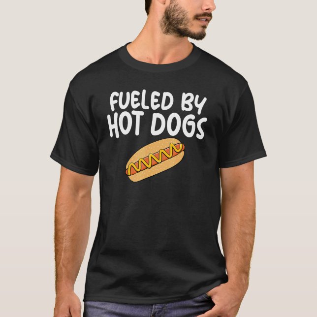 Camiseta Fueled By Hot Dogs Fun Slogan for Sausage Enthusia (Anverso)