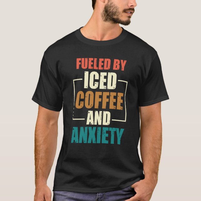 Camiseta Fueled By Iced Coffee and Anxiety Coffee Humor Quo (Anverso)
