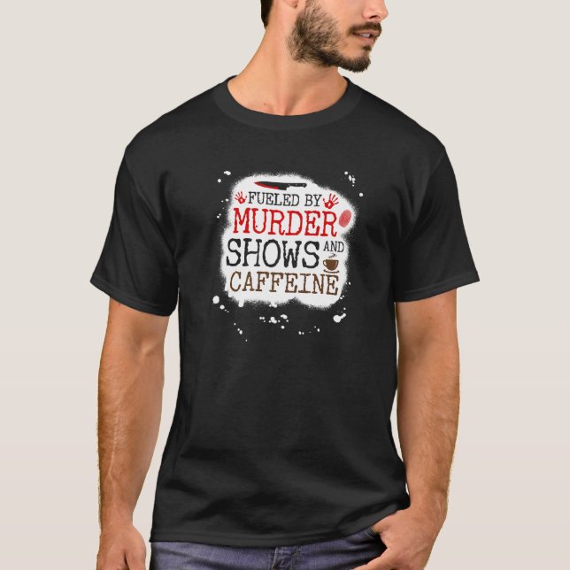 Camiseta Fueled by Murder Shows and Caffeine, True Crime an (Anverso)