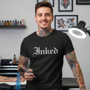 Camiseta Fuente gótica entintada para amantes de los tatuaj