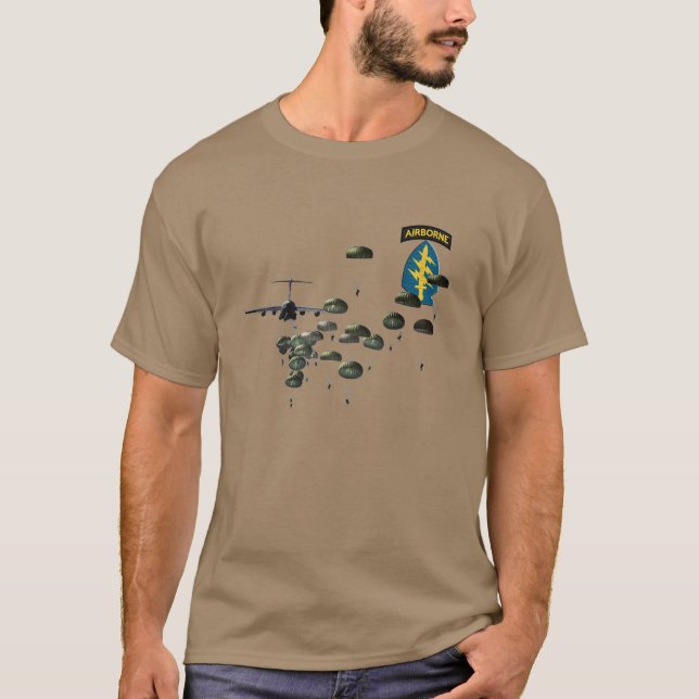 Camiseta Fuerzas Especiales Aéreas Saltando Paracaidistas (Anverso)