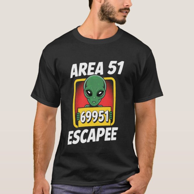 Camiseta Fugitivo de Área 51 - Disfraz Divertido de Alien (Anverso)
