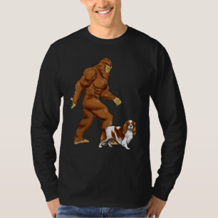 Camiseta Fun Bigfoot Walking Cavalier King Charles Spaniel