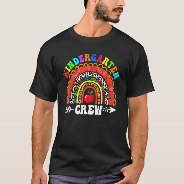 Camiseta Fun Kindergarten Crew Rainbow First Day Cuke Back (Anverso)