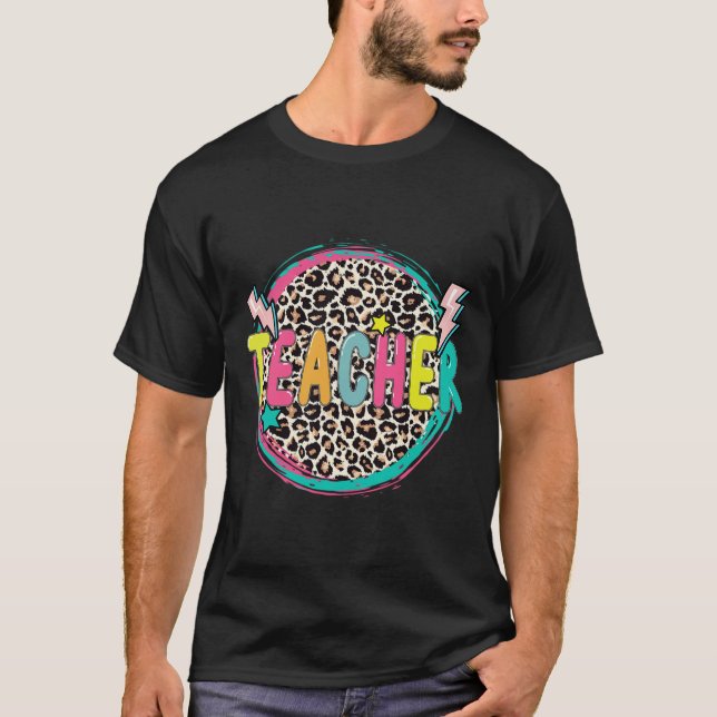 Camiseta Fun Leopard Teacher feliz primer día de clases de  (Anverso)