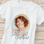 Camiseta Fun Personalizado moderno de Guay Fun Photo Birthd<br><div class="desc">El diseño es moderno y sencillo. Añade una foto personalizado de la celebración de cumpleaños y agrega su nombre,  agrega un mensaje personalizado</div>