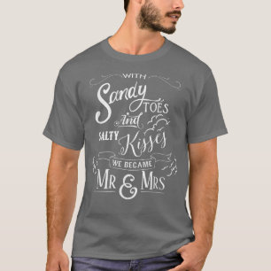Camiseta Fun Sandy Toes and Salty Kisses, we Became Mr & Mr