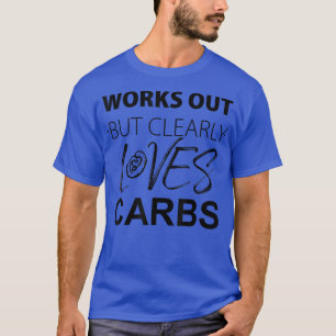 Camiseta Funciona Pero Claramente Ama A Los Carbs Funny 145