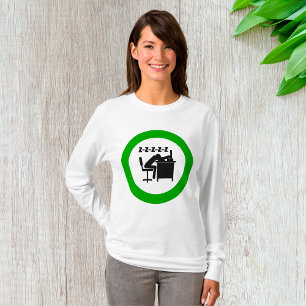 Camiseta Fundadosa trabajadora de oficina durmiendo en el e