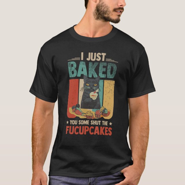Camiseta Fundido gato negro que horneé algunos pasteles (Anverso)