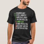 Camiseta Funny 22nd Birthday Tee De 22 Años De Edad Directa<br><div class="desc">Funny 22nd Birthday Tee De 22 Años De Edad Directa Fuera De 2002.</div>