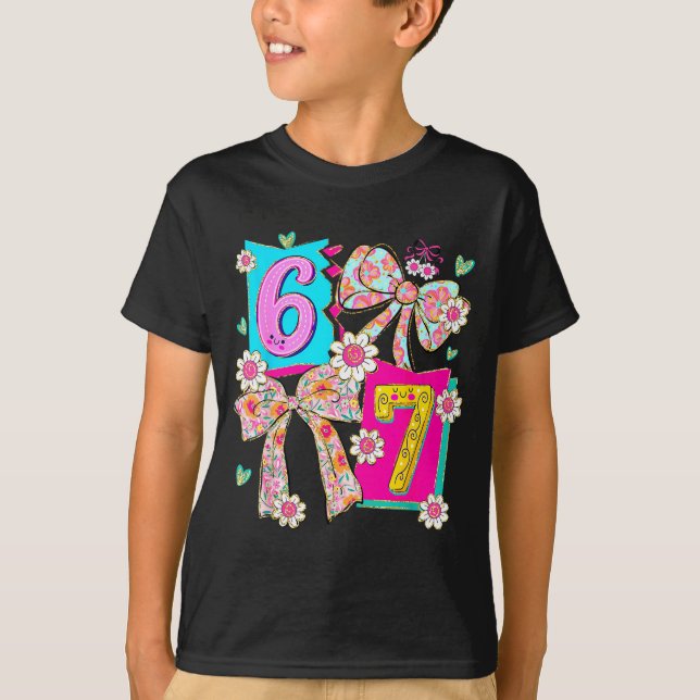 Camiseta Funny 67 Coquette Bow Design For Girly Aesthetic L (Anverso)