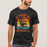 Camiseta Funny 80Th Birthday T Retro 80 Year Old And Rockin<br><div class="desc">This funny 80th Birthday Tshirt with Retro sunset for men and women 80 Year old and Rockin'. It Great birthday gag gift for men & women celebrating being 80 years old. Make the special day especially fun with a funny birthday gift. Click brand for all ages. Retro Vintage Birthday 40th...</div>