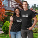 Camiseta Funny Backyard Human<br><div class="desc">¡Muestra tu orgullo en el patio trasero con la graciosa camiseta humana del patio trasero! Con una tipografía audaz y moderna con letras blancas en una camiseta negra clásica, este diseño lúdico declara su amor por el máximo espacio exterior: su propio patio trasero. Perfecto para los maestros de parrilladas, los...</div>