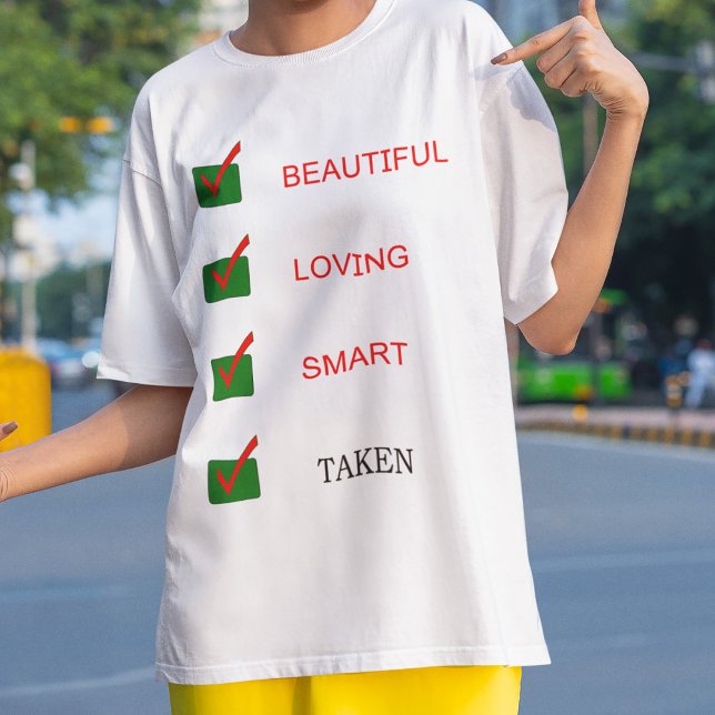 Camiseta Funny beautiful loving smart taken girlfriend (Subido por el creador)