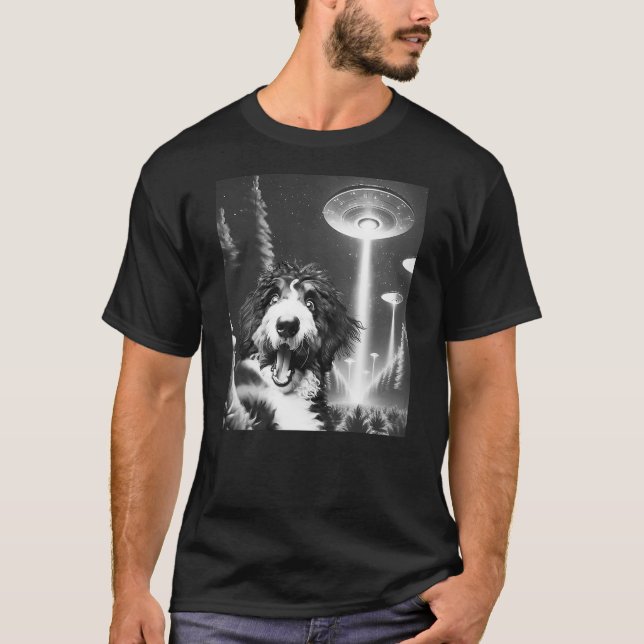 Camiseta Funny Bernedoodle Alien UFO Taking a Selfie Dog Mo (Anverso)