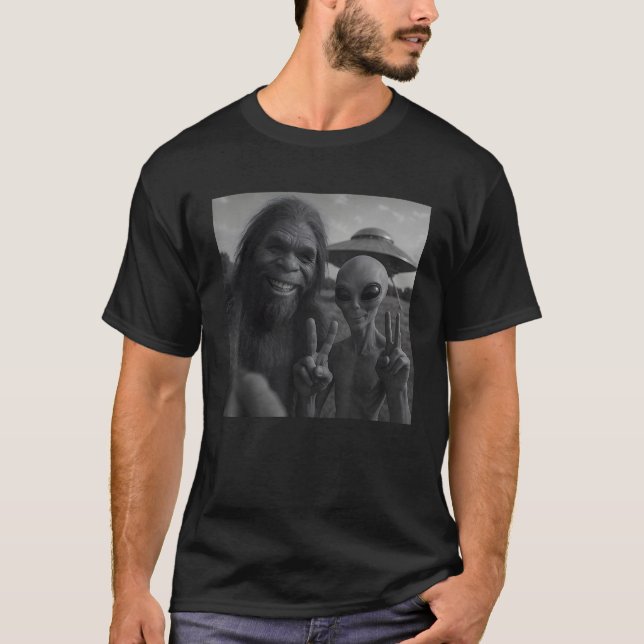 Camiseta Funny Bigfoot Alien (Anverso)