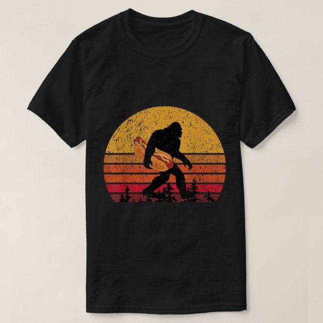 Camiseta Funny Bigfoot Carrying Hotdog Design (Diseño del anverso)