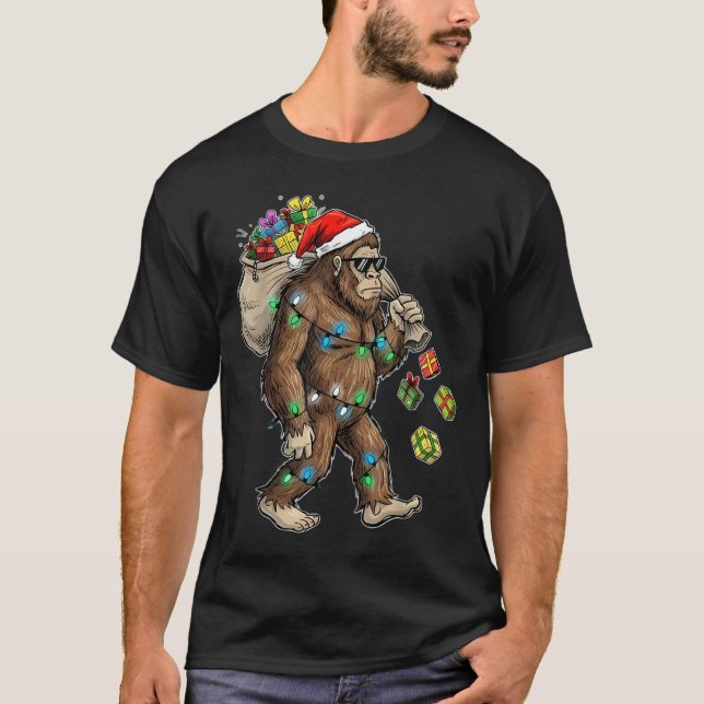 Camiseta Funny Bigfoot Christmas Tree Lights Xmas Boys Mens (Anverso)