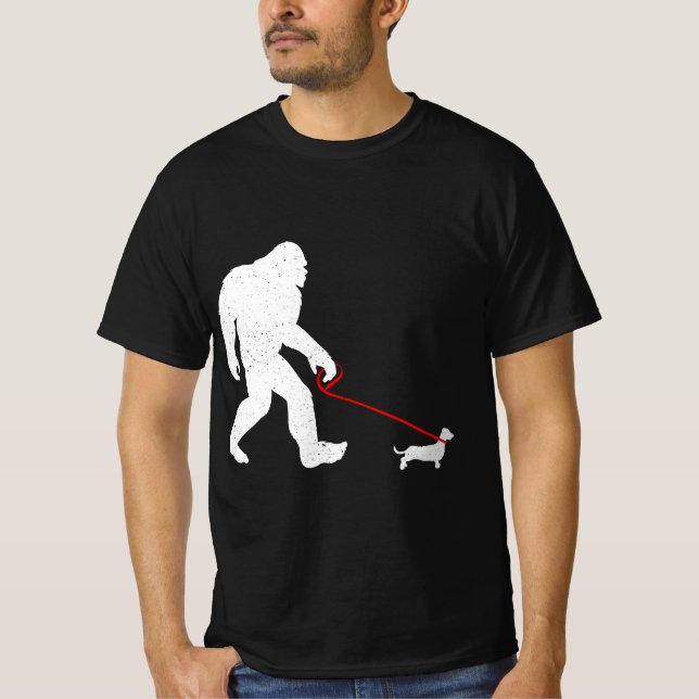 Camiseta Funny Bigfoot Sasquatch Walking Dachshund Weiner D (Anverso)