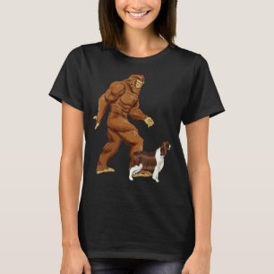 Camiseta Funny Bigfoot Walking English Springer Spaniel Sas