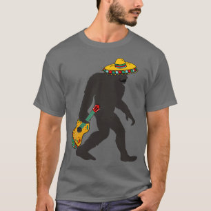 Camiseta Funny Bigfoot with Moustache and Mexican Guitar fo