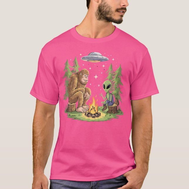 Camiseta Funny Bigfoot Y Alien Campfire Ufo Sasquatch Big (Anverso)