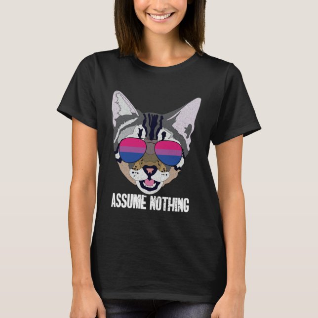 Camiseta Funny Cat Bisexual Assume Nothing Bi Pride (Anverso)