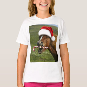 Camiseta Funny Christmas horse with Santa hat smiling