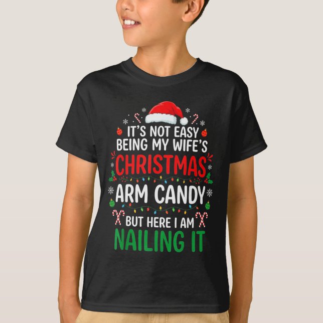 Camiseta Funny Christmas Its Not Easy Being My Wife's Arm C (Anverso)
