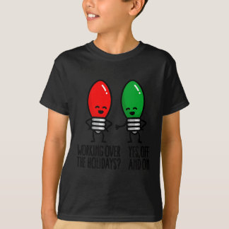 Camiseta Funny Christmas Lights Pun Working Over Holidays_ 