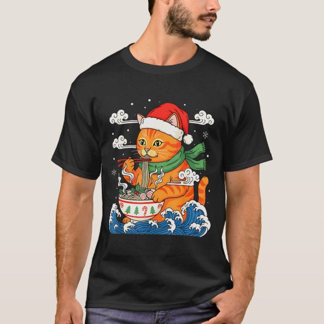 Camiseta Funny Christmas Ramen Cat Eating Noodles Japanese  (Anverso)