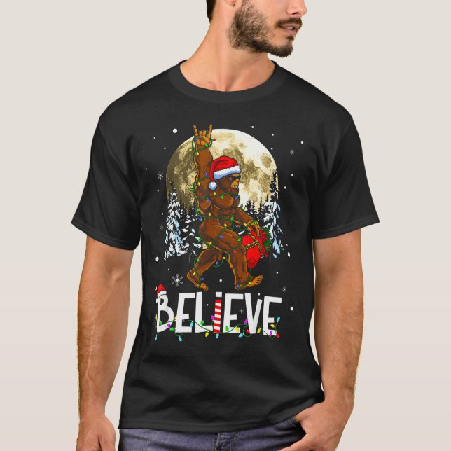 Camiseta Funny Christmas Xmas Bigfoot Believe Sasquatch In  (Anverso)
