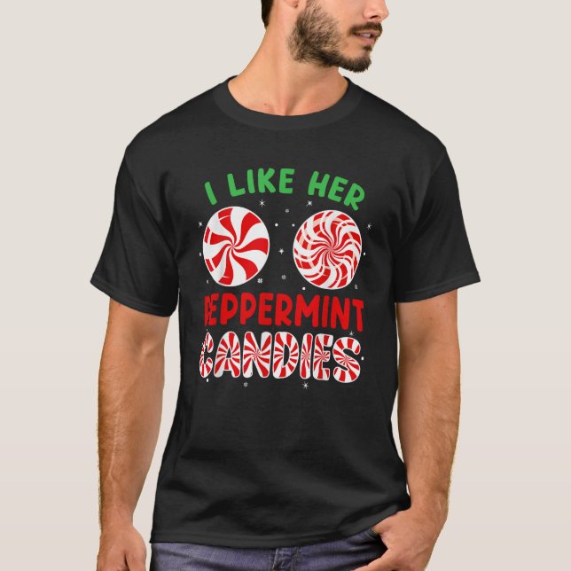 Camiseta Funny Couples Matching Christmas I Like Her Pepper (Anverso)