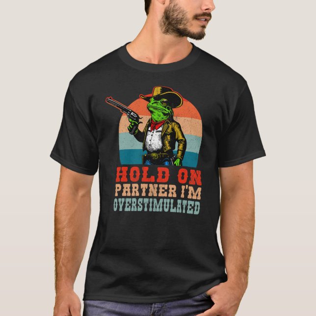Camiseta Funny Cowboy Frog Hold On Partner I'm Over Stimula (Anverso)